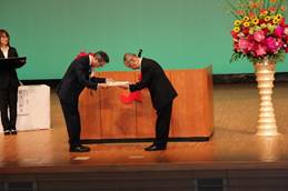 ����, �l, �e�[�u��, ���� ���܂܂�Ă���摜

AI �����R���e���c�͌����܂މ\��������܂��B