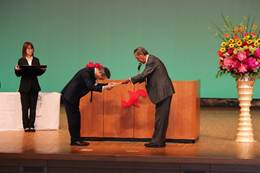 ����, �e�[�u��, �j, ���� ���܂܂�Ă���摜

AI �����R���e���c�͌����܂މ\��������܂��B